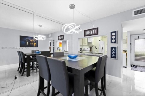 Condo in Sunrise, Florida, 2 bedrooms  № 1953452 - photo 8
