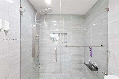Condo in Sunrise, Florida, 2 bedrooms  № 1953452 - photo 15