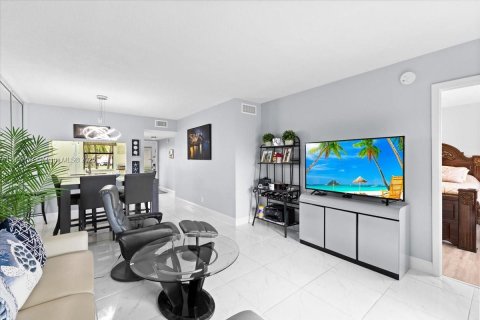Condo in Sunrise, Florida, 2 bedrooms  № 1953452 - photo 9