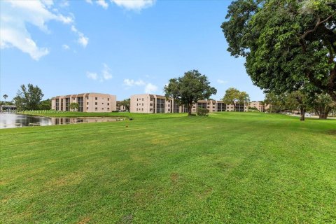 Condo in Sunrise, Florida, 2 bedrooms  № 1953452 - photo 23