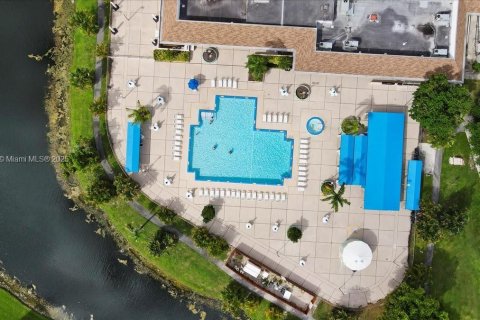 Condo in Sunrise, Florida, 2 bedrooms  № 1953452 - photo 24