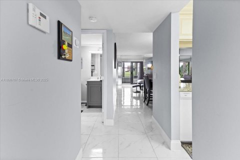 Condo in Sunrise, Florida, 2 bedrooms  № 1953452 - photo 3