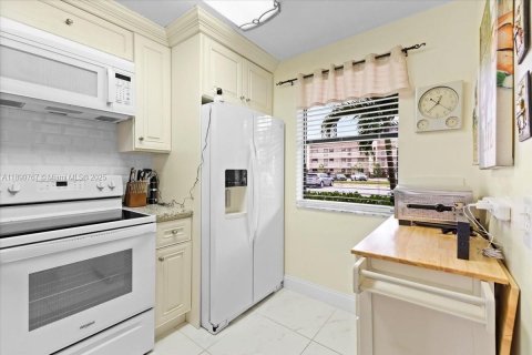 Condo in Sunrise, Florida, 2 bedrooms  № 1953452 - photo 5