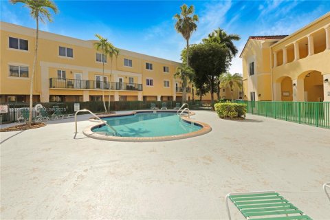 Снять в аренду кондоминиум в Майами, Флорида 2 спальни, 105.91м2, № 1956709 - фото 4