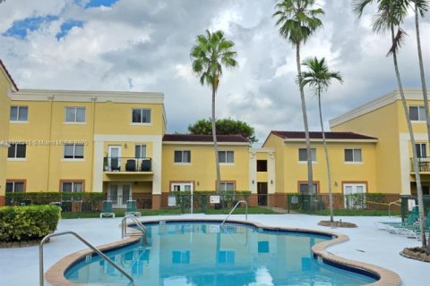 Copropriété à louer à Miami, Floride: 2 chambres, 105.91 m2 № 1956709 - photo 1