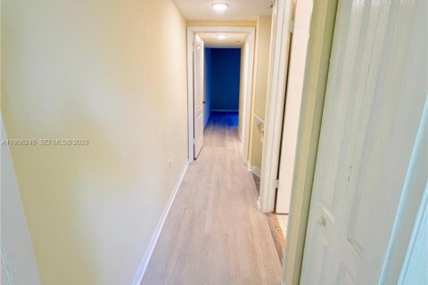 Снять в аренду кондоминиум в Майами, Флорида 2 спальни, 105.91м2, № 1956709 - фото 6