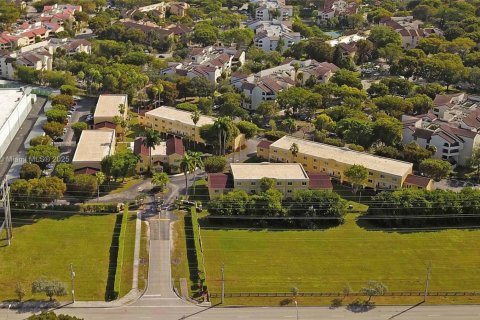 Снять в аренду кондоминиум в Майами, Флорида 2 спальни, 105.91м2, № 1956709 - фото 3