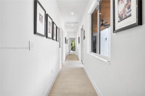 House in Fort Lauderdale, Florida 3 bedrooms, 208.29 sq.m. № 1644832 - photo 19