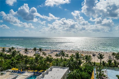 Condo in Miami Beach, Florida, 2 bedrooms  № 2078138 - photo 2