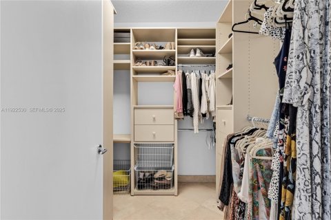 Condo in Miami Beach, Florida, 2 bedrooms  № 2078138 - photo 23