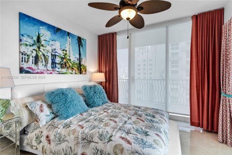 Condo in Miami Beach, Florida, 2 bedrooms  № 2078138 - photo 15