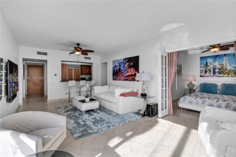 Condo in Miami Beach, Florida, 2 bedrooms  № 2078138 - photo 5