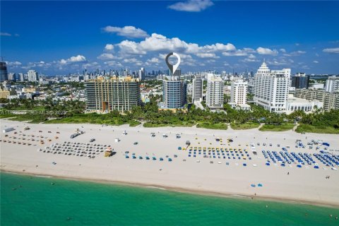 Condo in Miami Beach, Florida, 2 bedrooms  № 2078138 - photo 26
