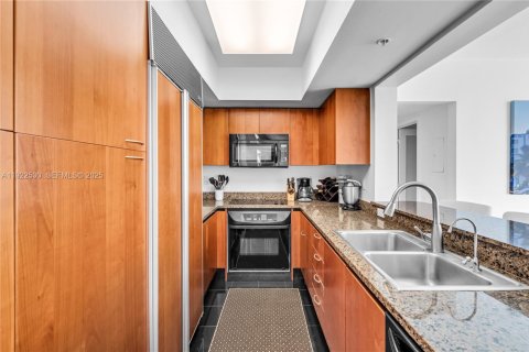 Condo in Miami Beach, Florida, 2 bedrooms  № 2078138 - photo 10