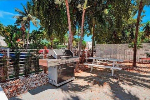 Commercial property in Miami Beach, Florida 730.96 sq.m. № 2189017 - photo 22