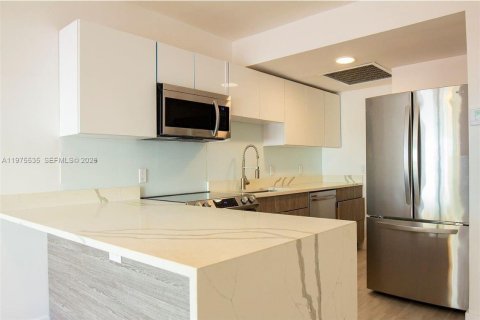 Commercial property in Miami Beach, Florida 730.96 sq.m. № 2189017 - photo 16