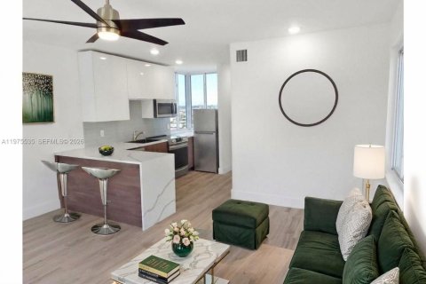 Commercial property in Miami Beach, Florida 730.96 sq.m. № 2189017 - photo 8