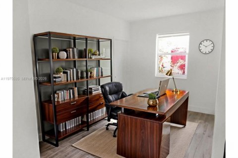 Commercial property in Miami Beach, Florida 730.96 sq.m. № 2189017 - photo 11