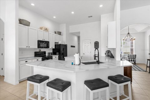 House in Davenport, Florida 5 bedrooms, 271.74 sq.m. № 2166437 - photo 7