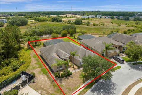House in Davenport, Florida 5 bedrooms, 271.74 sq.m. № 2166437