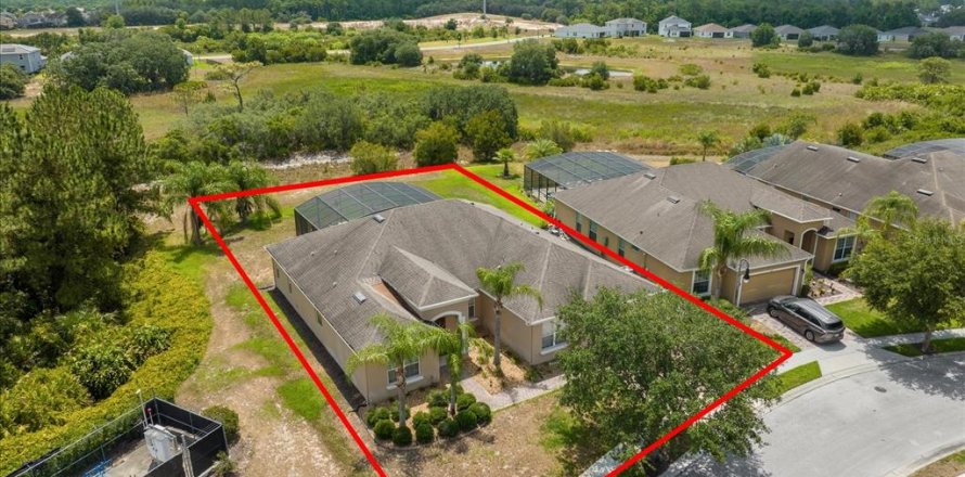 House in Davenport, Florida 5 bedrooms, 271.74 sq.m. № 2166437