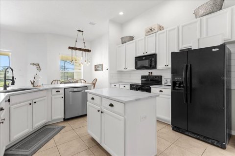House in Davenport, Florida 5 bedrooms, 271.74 sq.m. № 2166437 - photo 8