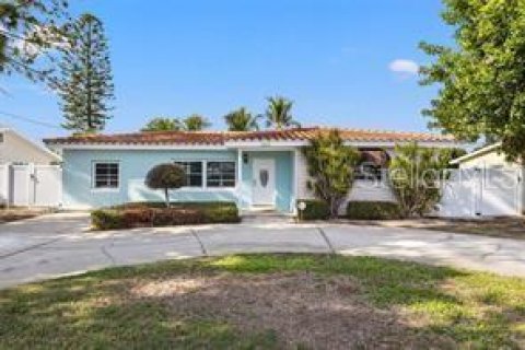 Casa en venta en Saint Pete Beach, Florida, 3 dormitorios, 133.59 m2 № 1675753 - foto 1