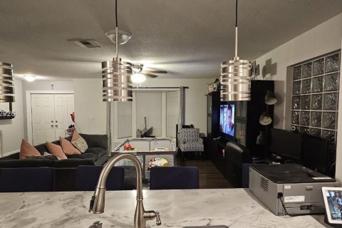 House in Miami, Florida 3 bedrooms, 152.17 sq.m. № 2011299 - photo 30