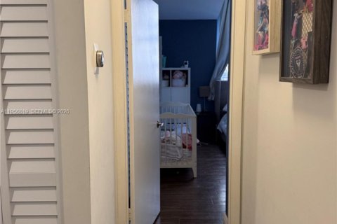 Casa en venta en Miami, Florida, 3 dormitorios, 152.17 m2 № 2011299 - foto 21