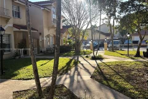 Casa en venta en Miami, Florida, 3 dormitorios, 152.17 m2 № 2011299 - foto 3