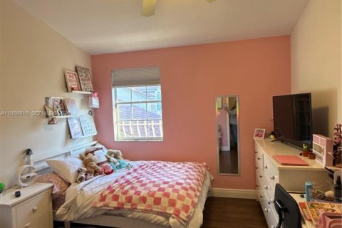 Casa en venta en Miami, Florida, 3 dormitorios, 152.17 m2 № 2011299 - foto 23