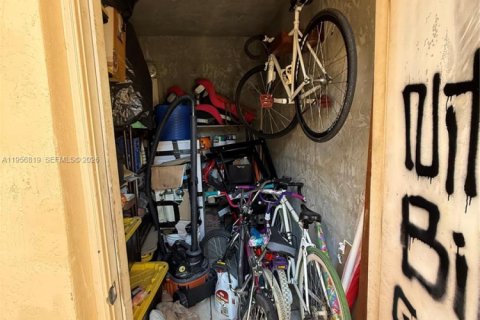 Casa en venta en Miami, Florida, 3 dormitorios, 152.17 m2 № 2011299 - foto 25