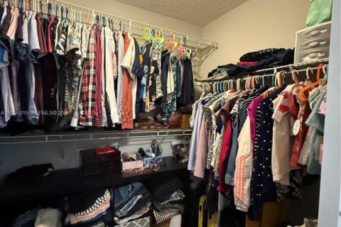 Casa en venta en Miami, Florida, 3 dormitorios, 152.17 m2 № 2011299 - foto 16