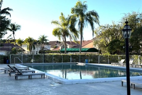 Casa en venta en Miami, Florida, 3 dormitorios, 152.17 m2 № 2011299 - foto 29