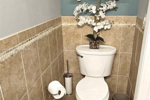 Casa en venta en Miami, Florida, 3 dormitorios, 152.17 m2 № 2011299 - foto 11