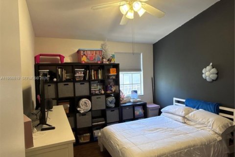 Casa en venta en Miami, Florida, 3 dormitorios, 152.17 m2 № 2011299 - foto 18