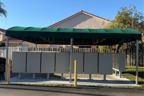 Casa en venta en Miami, Florida, 3 dormitorios, 152.17 m2 № 2011299 - foto 28