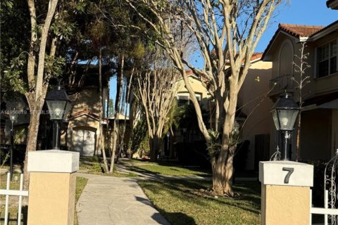 Casa en venta en Miami, Florida, 3 dormitorios, 152.17 m2 № 2011299 - foto 2