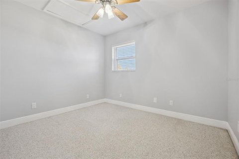 House in Clermont, Florida 4 bedrooms, 368.54 sq.m. № 2200554 - photo 30