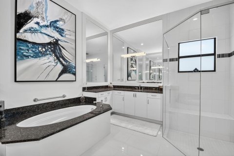 House in Boynton Beach, Florida 4 bedrooms, 303.98 sq.m. № 2185255 - photo 22