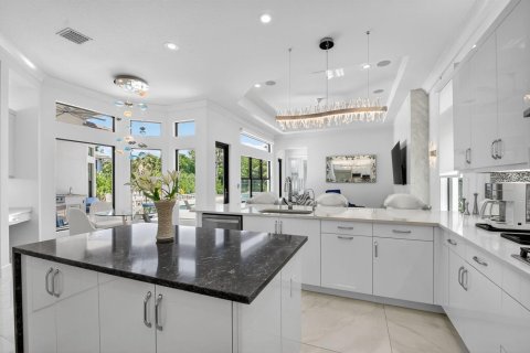 House in Boynton Beach, Florida 4 bedrooms, 303.98 sq.m. № 2185255 - photo 10