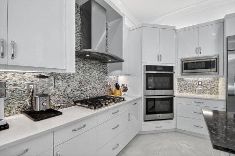 House in Boynton Beach, Florida 4 bedrooms, 303.98 sq.m. № 2185255 - photo 8
