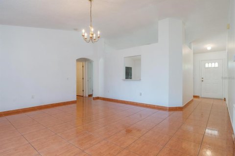 Villa ou maison à vendre à Kissimmee, Floride: 3 chambres, 112.23 m2 № 2195489 - photo 4