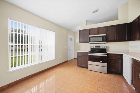 House in Kissimmee, Florida 3 bedrooms, 112.23 sq.m. № 2195489 - photo 6