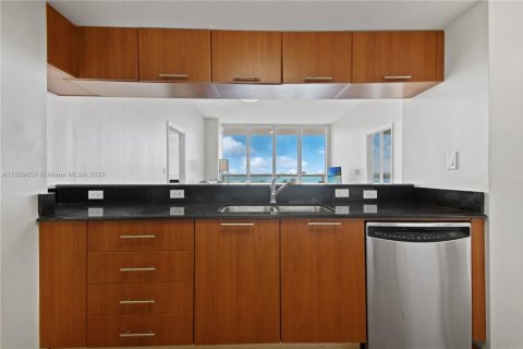 Copropriété à vendre à Miami, Floride: 2 chambres, 107.21 m2 № 1979939 - photo 13