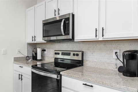 House in Wesley Chapel, Florida 3 bedrooms, 157 sq.m. № 1776831 - photo 13