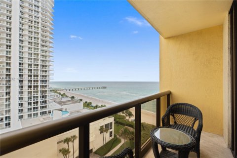Condominio en venta en Sunny Isles Beach, Florida, 2 dormitorios, 167.04 m2 № 2008640 - foto 2