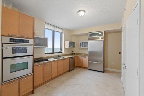 Condominio en venta en Sunny Isles Beach, Florida, 2 dormitorios, 167.04 m2 № 2008640 - foto 13