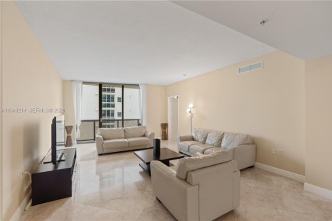 Condominio en venta en Sunny Isles Beach, Florida, 2 dormitorios, 167.04 m2 № 2008640 - foto 3
