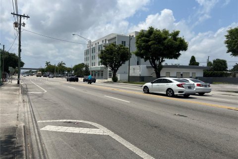 Propiedad comercial en venta en Miami, Florida № 2012930 - foto 17